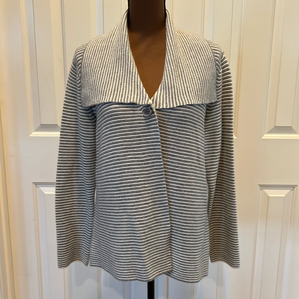 Talbots, Women’s large petite, gray & white one button sweater.